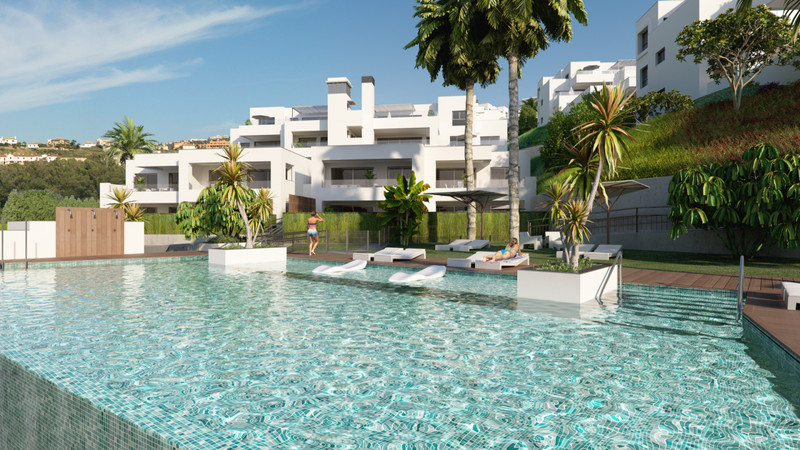 Arrecife – Casares - luksuriøs fellespool med solsenger og moderne hvit leilighetskompleks omgitt av palmetrær