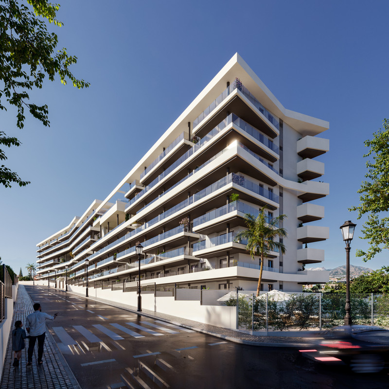 Astra Homes – Fuengirola - moderne hvit boligfasade med terrasser i etasjer og palmetrær langs en solrik gate