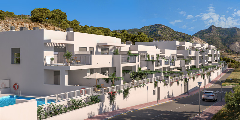 Blossom Benalmadena Fase II – Benalmadena - moderne hvit boligfasade med basseng, terrasser og fjell i bakgrunnen