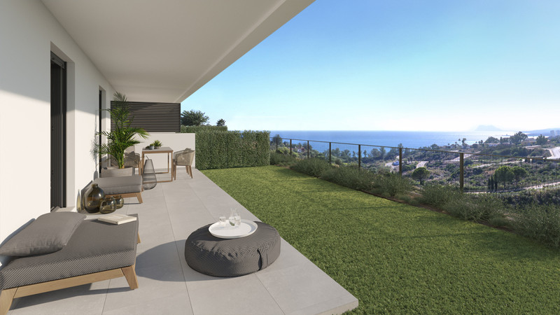 Blue View Heights – Manilva - solrik terrasse med hage, sittegruppe og panoramautsikt mot Middelhavet