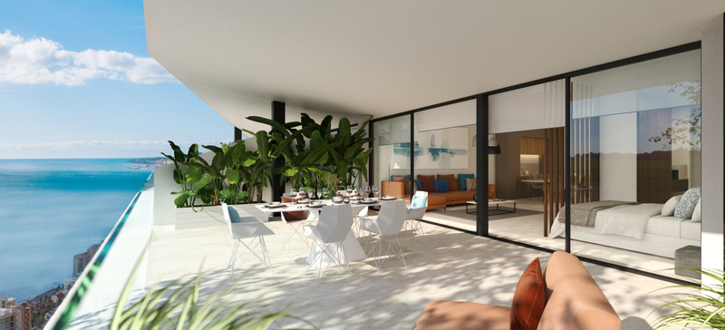 Carat – Carvajal - romslig terrasse med utespising, tropiske planter og panoramautsikt på Costa del Sol