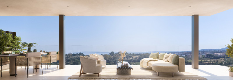 HAIKU Residences – Estepona - overdekket terrasse med utemøbler, spiseplass og panoramautsikt over hav og landskap