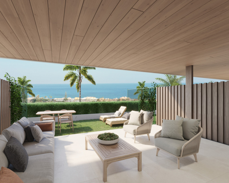 Horizon Views – Manilva - skyggelagt terrasse med utemøbler, hage, solstoler og havutsikt