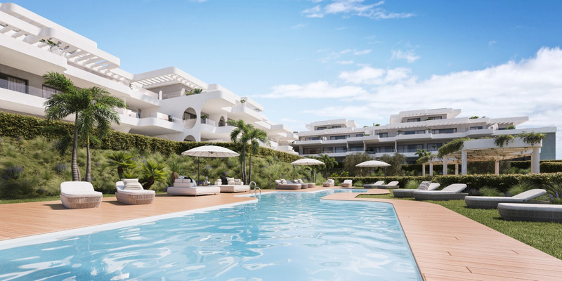 Lagumare41 – Estepona - luksuriøst boligkompleks med felles basseng, solterrasse, palmetrær og hvite terrasserte leiligheter