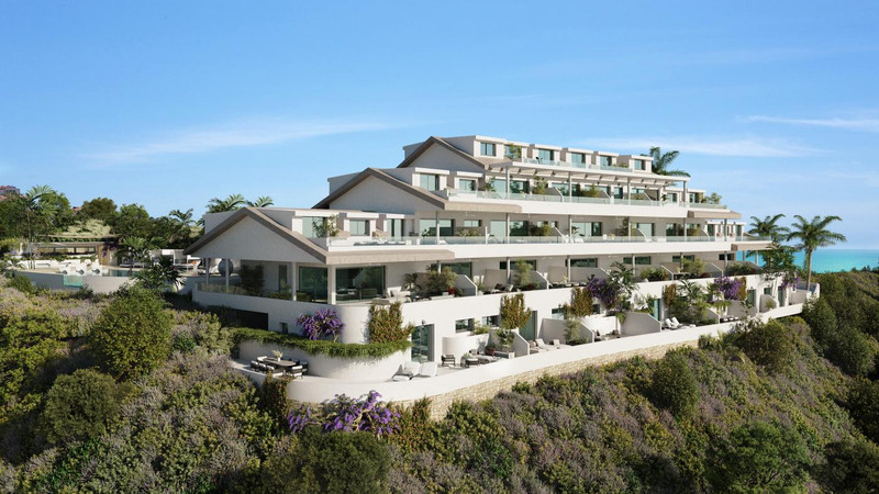 Macan Beach Residences – Benalmadena – luksuriøst terrassert sjøfrontsanlegg med havutsikt og frodig beplantning