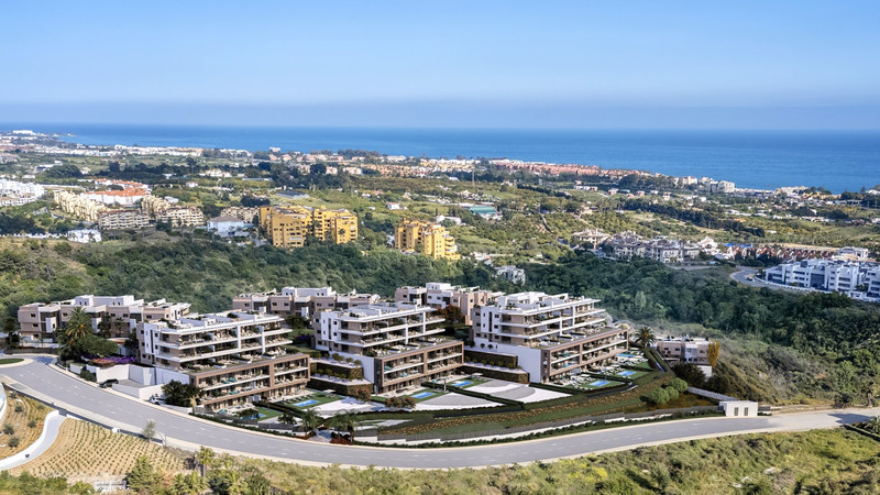 Marine Hills – Stage 2 – Estepona - flyfoto av luksuriøst nybygganlegg med sjøutsikt og velstelt uteområde