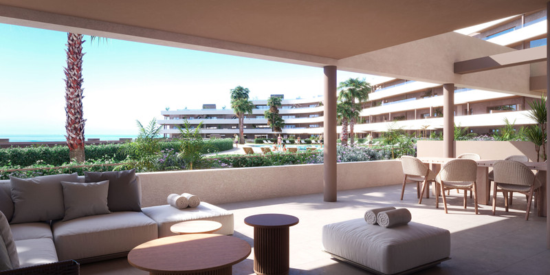 Morasol – Builiding 2 – Manilva - romslig overdekket terrasse med sittegruppe, spiseplass, basseng og havutsikt