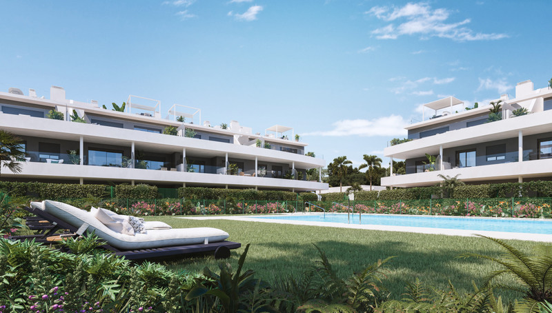 Natura Estepona – Estepona - moderne hvit leilighetsbygg med felles basseng, solsenger og frodige tropiske hager