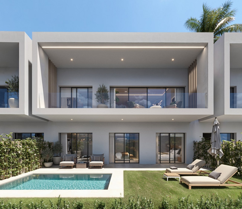 Spinto Blu – Casares - moderne hvit villaeksteriør med privat basseng, solstoler og øvre terrasse