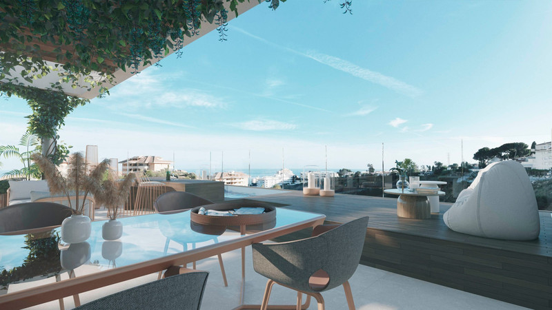 The Kos – Fuengirola - takterrasse med basseng, loungestoler og panoramautsikt over havet