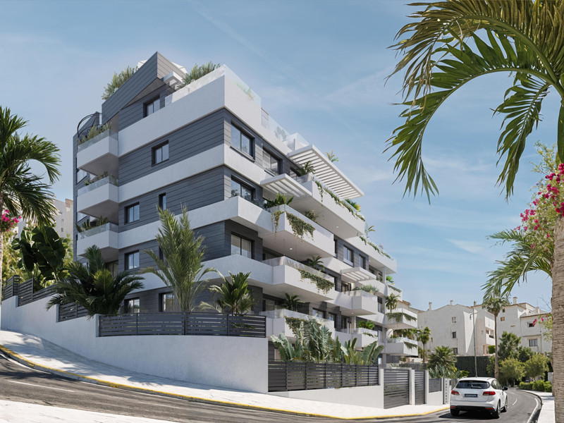 Portamare – Estepona - moderne luksusbygg med hvite balkonger og tropisk beplantning i Estepona