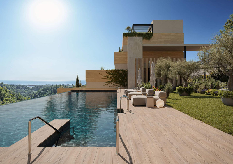 Soleil – Marbella - infinity-basseng med tredekk, loungemøbler utendørs og panoramautsikt over havet