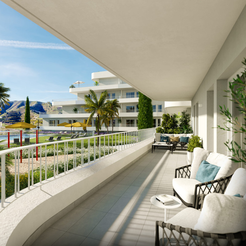 Sunset Views – Fuengirola - romslig terrasse med utemøbler og utsikt over bassengområde og fjell
