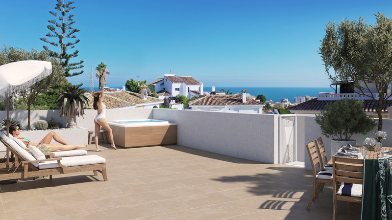 Urban City Horizon – Fuengirola - rooftop terrace with jacuzzi, sun loungers and panoramic sea views