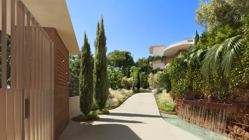 Valley Collection – Fuengirola - hagesti med sypress-trær, vannfunksjon og hvit buet villafasade