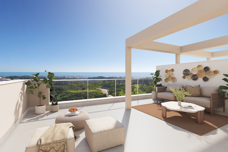 Valley Views – Mijas - luksuriøs takterrasse med panoramautsikt over hav og golfbane, loungemøbler og pergola