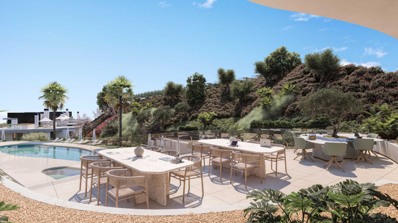 Zew Elviria – Marbella - utendørs bassengterrasse med spiseplasser, solstoler og frodig åslandskap