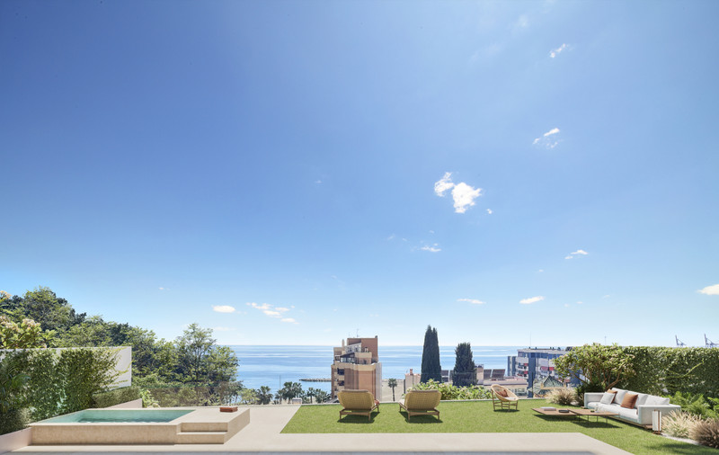 Ramal de Monte Sancha 8 – Townhouses – Málaga Este - rooftop terrace with plunge pool, sun loungers, lawn and panoramic sea views